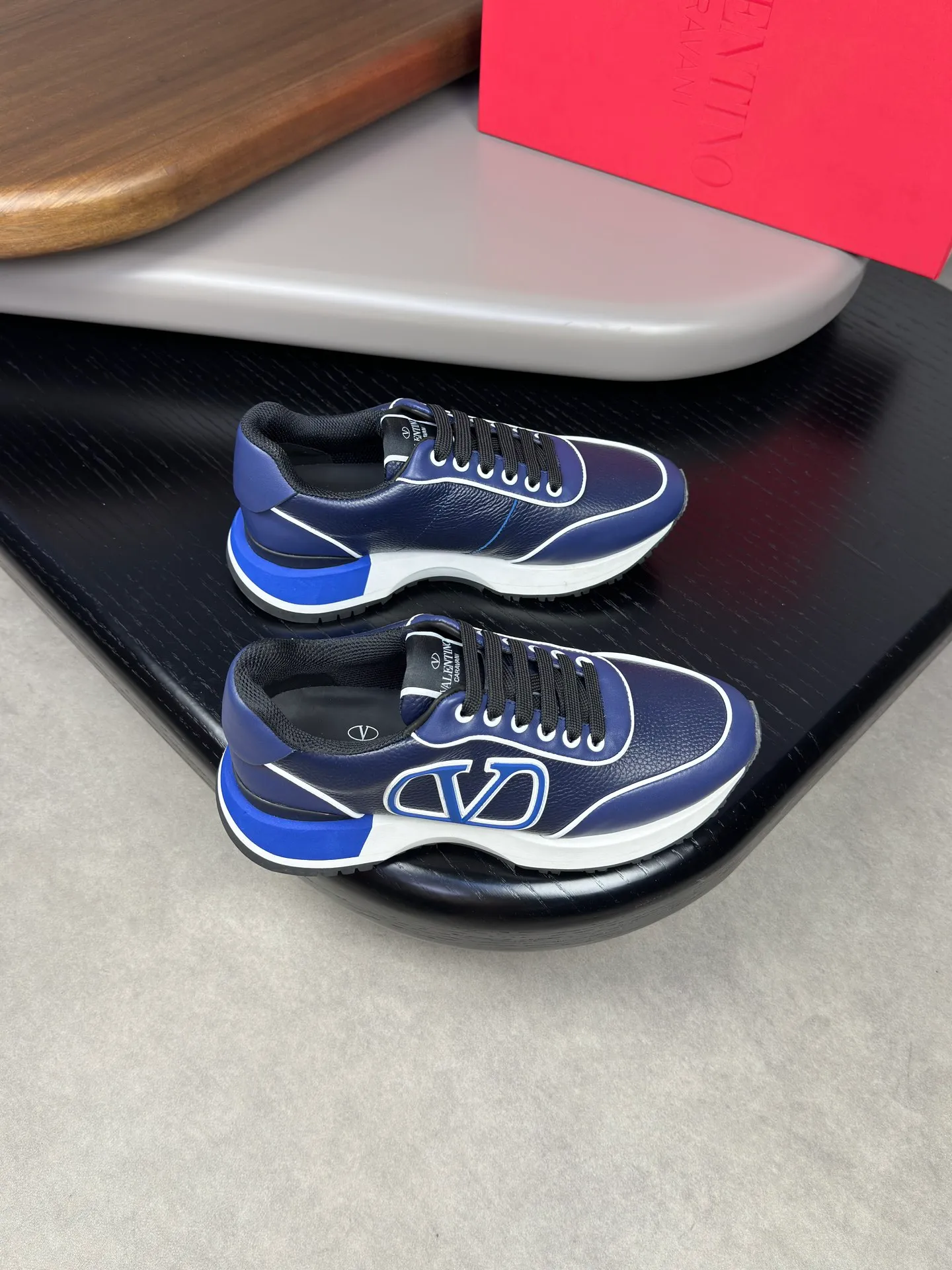 [VALENTINO] Valentino men's shoes 💰500💰 - High-end quality original order - Upper: 🔝 Nappa calf leather, tumbled calf leather, sewn brand plastic totem - Lining: brand mesh canvas, foot pad; water-dyed cow leather - Outsole: multi-color wear-resistant velvet·rubber; combined molded outsole -Super high quality control·Fine workmanship: highlighted (high-end·luxury·grade) -Size :38-44 (45 can be customized)·3300